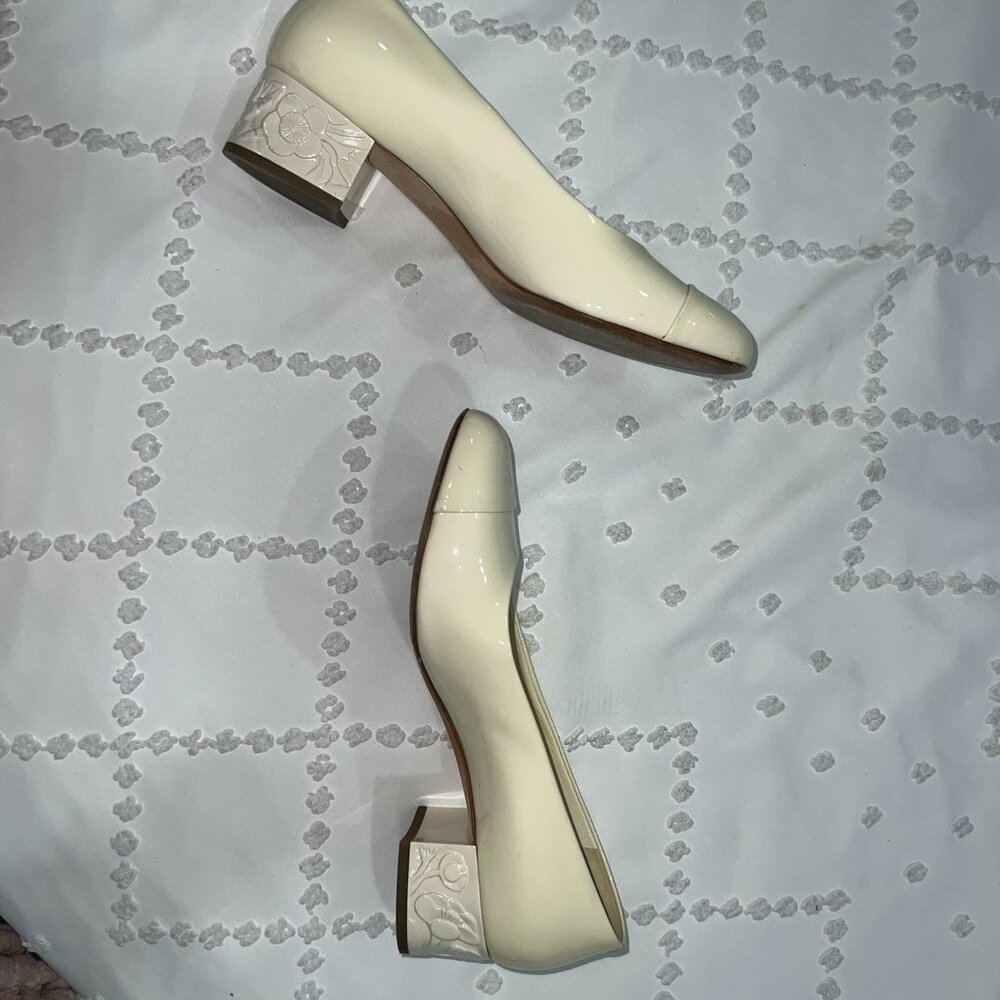 Chanel Mary Janes Patent Leather Cream Pumps - Picture 6 of 9